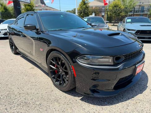 Used 2019 Dodge Charger Scat Pack w/ Dynamics Package RWD image 3