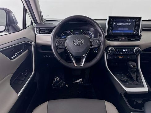 Used 2021 Toyota RAV4 XLE Premium image 25