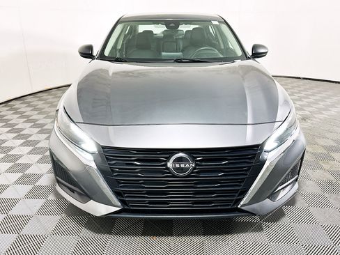 Used 2024 Nissan Altima 2.5 SV FWD image 8