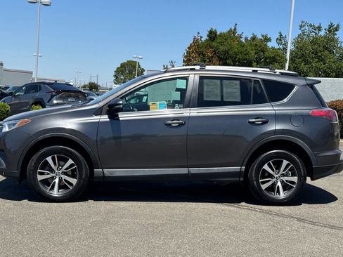 Used 2018 Toyota RAV4 XLE AWD/4WD image 9