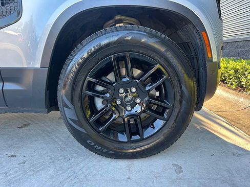 Used 2023 Land Rover Defender 110 S image 39