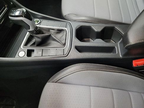 Used 2025 Volkswagen Jetta SE FWD image 26