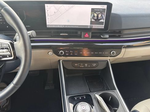 Used 2025 Kia Carnival SX Prestige FWD image 10