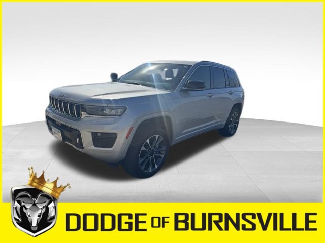 Used 2023 Jeep Grand Cherokee Overland AWD/4WD image 4