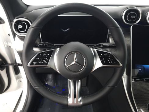 Used 2025 Mercedes-Benz GLC 350e 4MATIC image 12