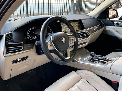 Used 2022 BMW X7 xDrive40i w/ Premium Package image 17