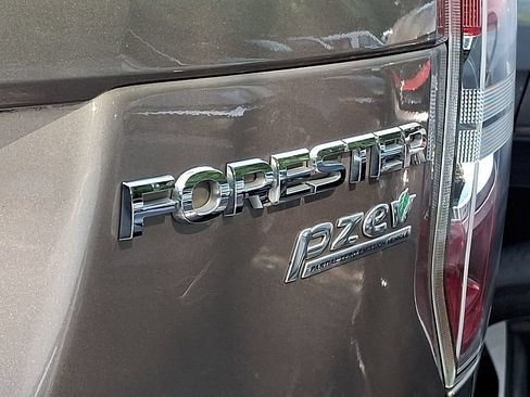 Used 2015 Subaru Forester 2.5i Premium w/ All-Weather Package AWD/4WD image 4