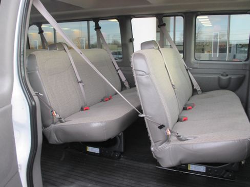 Used 2025 Chevrolet Express 3500 LS RWD image 10