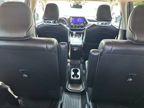Used 2024 Toyota Highlander Platinum AWD/4WD image 33