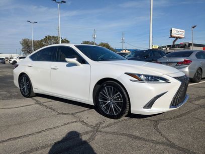 Used 2022 Lexus ES 300h w/ Premium Package