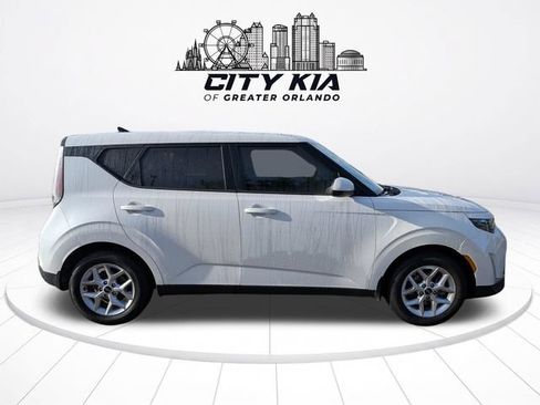 Certified 2025 Kia Soul LX w/ LX Technology Package FWD image 6