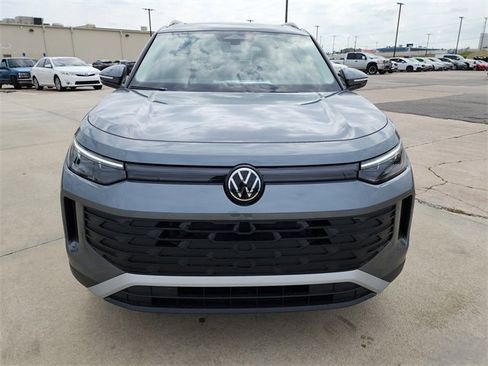 New 2025 Volkswagen Tiguan SE image 9