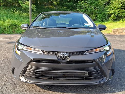 Used 2025 Toyota Corolla LE w/ LE Premium Package FWD image 2
