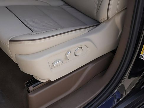 Used 2024 GMC Yukon Denali w/ Denali Reserve Package image 11