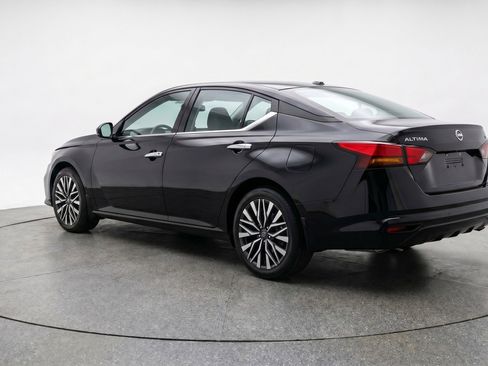 Used 2025 Nissan Altima 2.5 SV FWD image 6