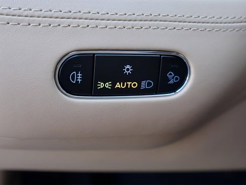 New 2025 Bentley Bentayga image 25