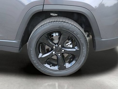 Used 2023 Jeep Grand Cherokee Altitude AWD/4WD image 9