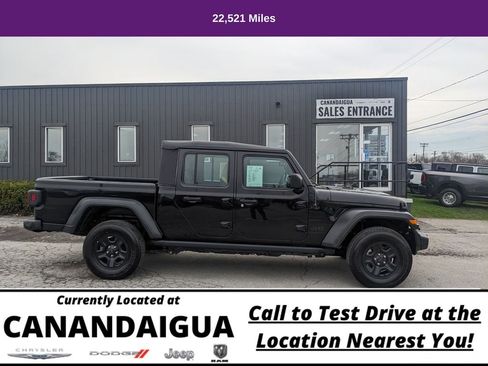 Used 2022 Jeep Gladiator Sport image 2