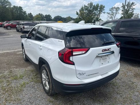 Used 2024 GMC Terrain SLE FWD image 3