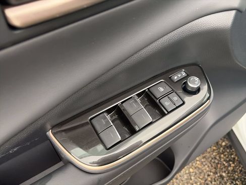 Used 2025 Toyota Crown AWD/4WD image 18