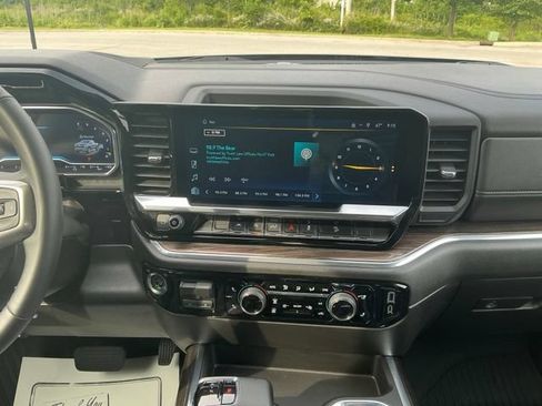 Used 2023 Chevrolet Silverado 1500 RST AWD/4WD image 25
