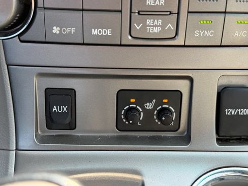 Used 2010 Toyota Highlander SE AWD/4WD image 29