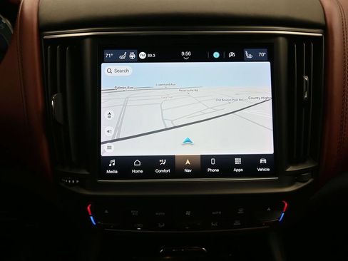 Used 2021 Maserati Levante AWD/4WD image 11
