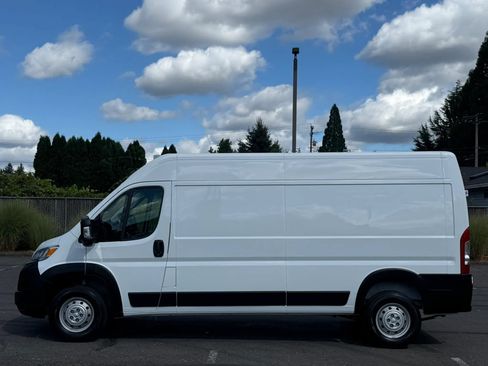 Used 2023 RAM ProMaster 2500 w/ Driver Convenience Group FWD image 2