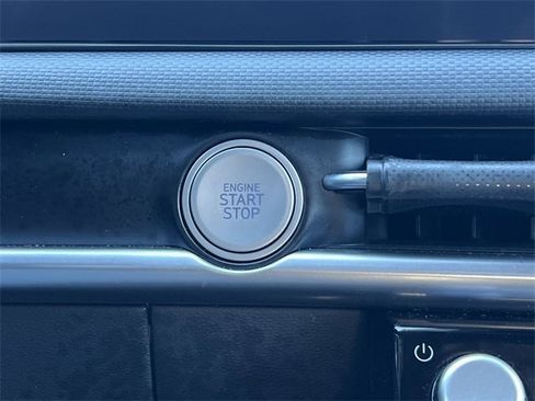 Certified 2025 Hyundai Santa Cruz SEL image 17