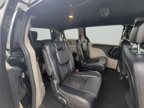 Used 2018 Dodge Grand Caravan SXT image 30