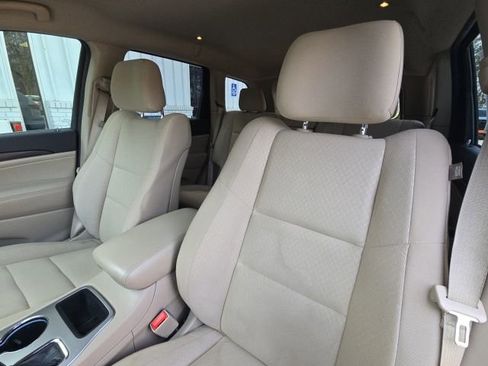 Used 2020 Jeep Grand Cherokee Laredo image 20