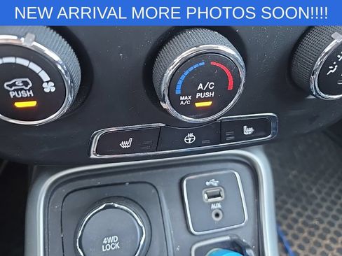 Used 2018 Jeep Compass Latitude w/ Cold Weather Group AWD/4WD image 13