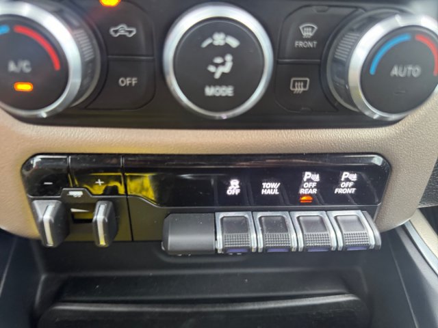 Used 2022 RAM 1500 Laramie AWD/4WD image 19