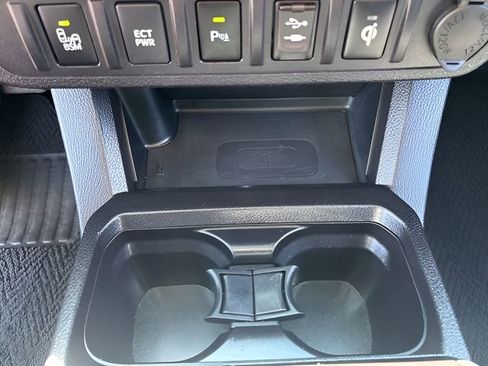 Used 2016 Toyota Tacoma TRD Sport w/ Premium & Technology Package AWD/4WD image 25