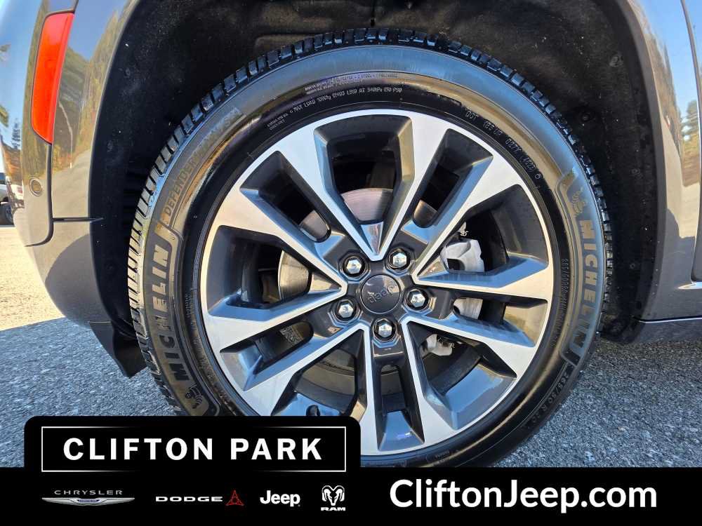 Used 2021 Jeep Grand Cherokee L Overland w/ Luxury Tech Group IV AWD/4WD image 29