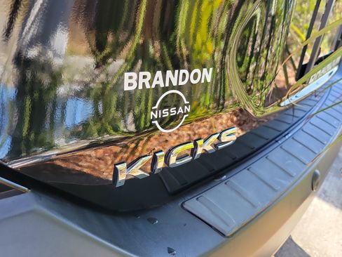 Used 2020 Nissan Kicks SR w/ Exterior Package FWD image 7