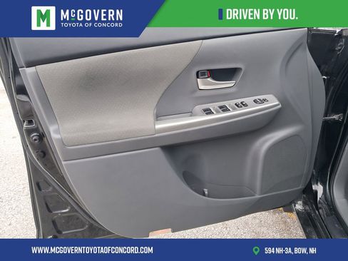 Used 2014 Toyota Prius V Three image 9