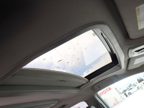 Used 2017 Toyota Sienna SE Premium image 23