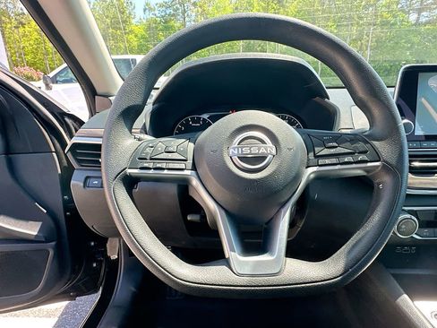Used 2024 Nissan Altima 2.5 SV FWD image 18
