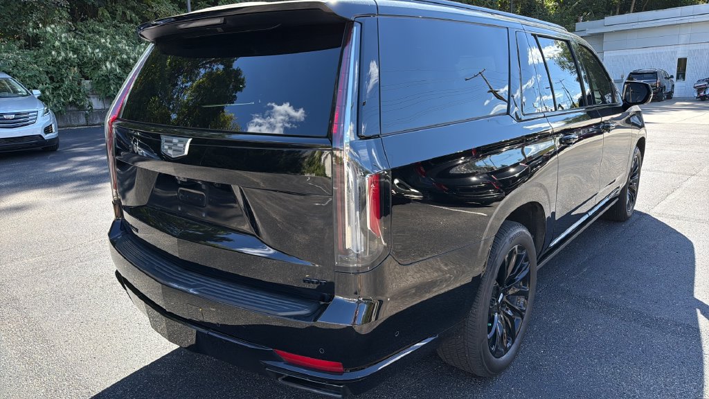 Certified 2024 Cadillac Escalade ESV Sport Platinum w/ LPO, ONYX Package AWD/4WD image 11