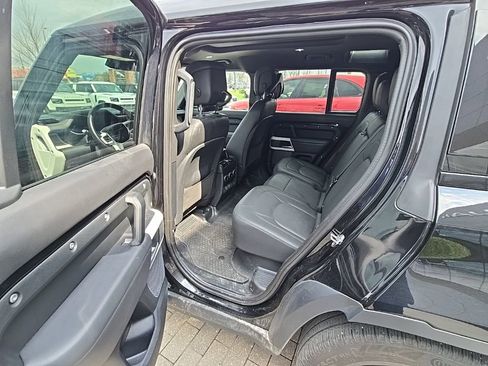 Used 2024 Land Rover Defender 110 SE image 17