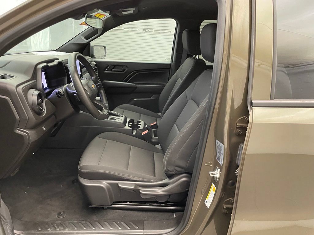 Used 2024 Chevrolet Colorado W/T RWD image 23