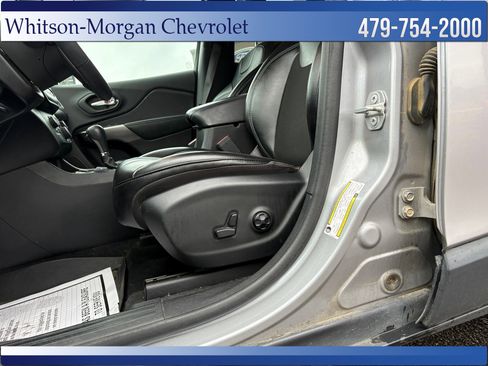 Used 2020 Jeep Cherokee Latitude Plus image 13