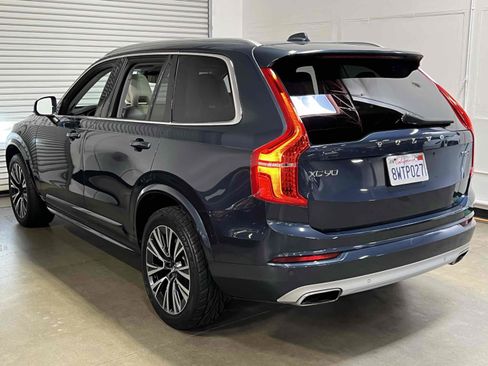 Used 2021 Volvo XC90 T5 Momentum AWD/4WD image 4