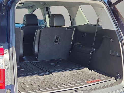 Used 2021 GMC Acadia SLT w/ Premium Package image 9