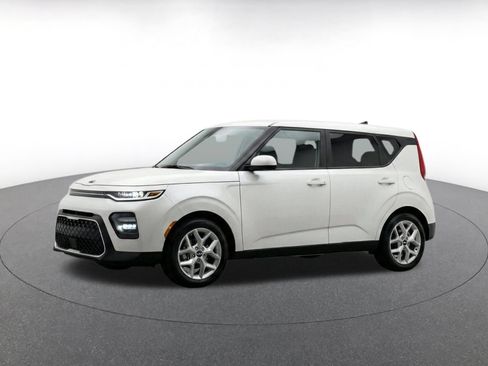 Used 2025 Kia Soul LX w/ LX Technology Package FWD image 3