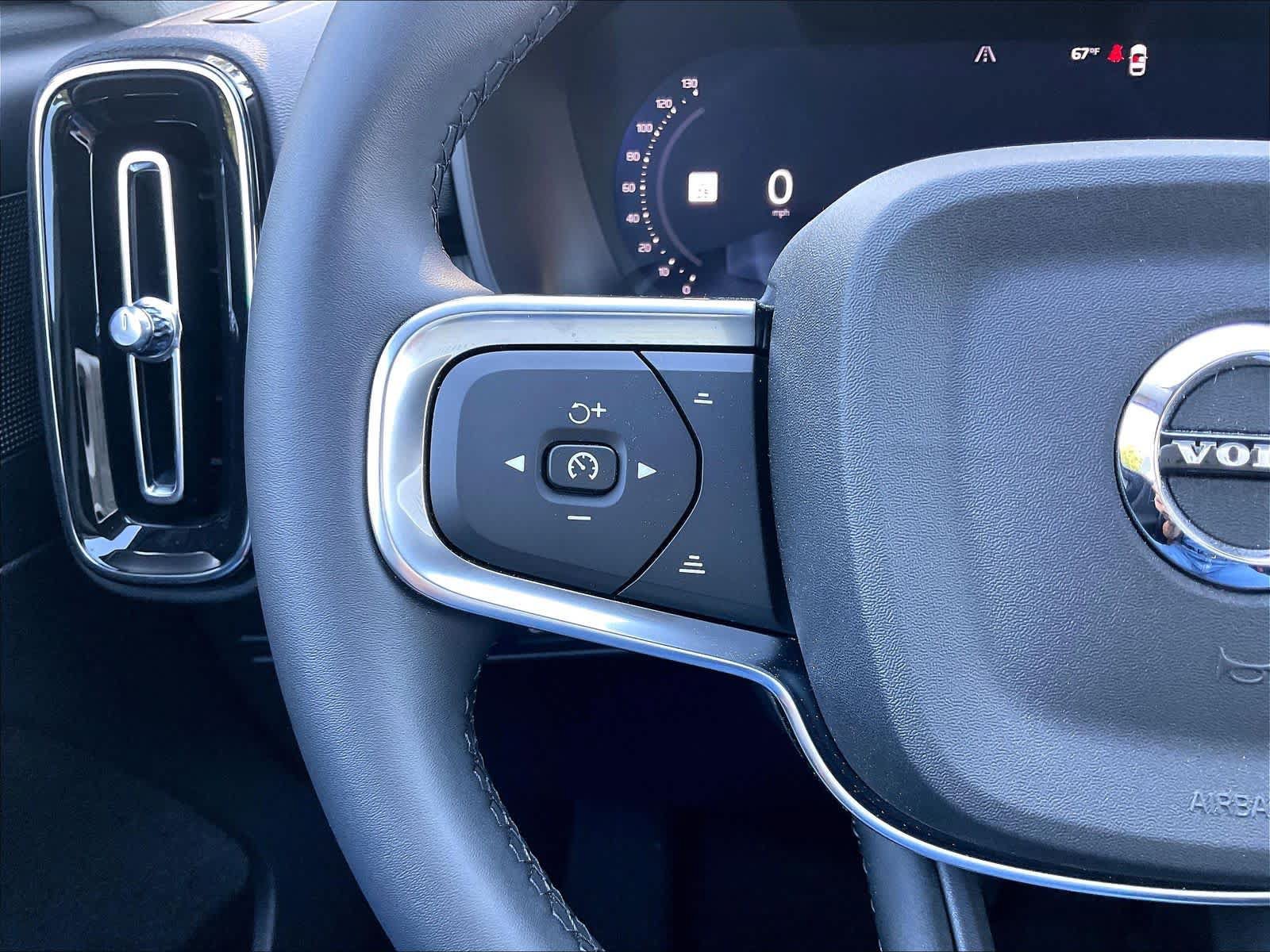 New 2026 Volvo XC40 B5 Core w/ Climate Package AWD/4WD image 17