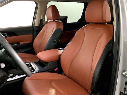 Certified 2024 Kia Carnival SX Prestige FWD image 22