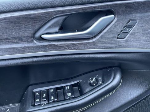 Used 2023 Jeep Grand Cherokee Limited w/ Luxury Tech Group II image 25