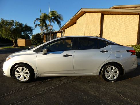 Used 2020 Nissan Versa S image 14